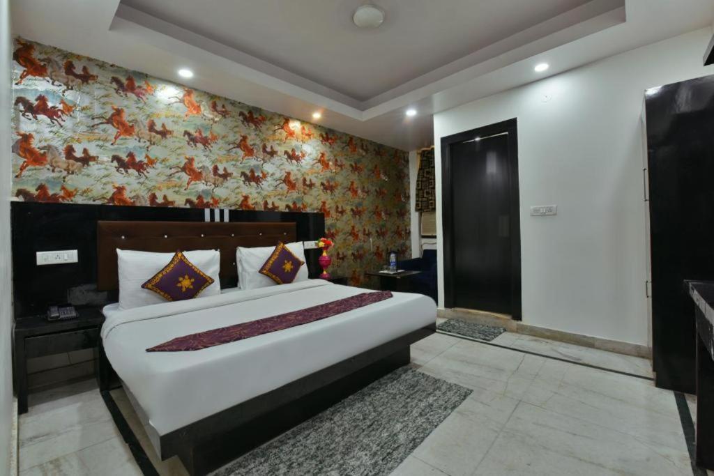 Glace Stay Inn Near Igi Airport Нью-Дели Экстерьер фото
