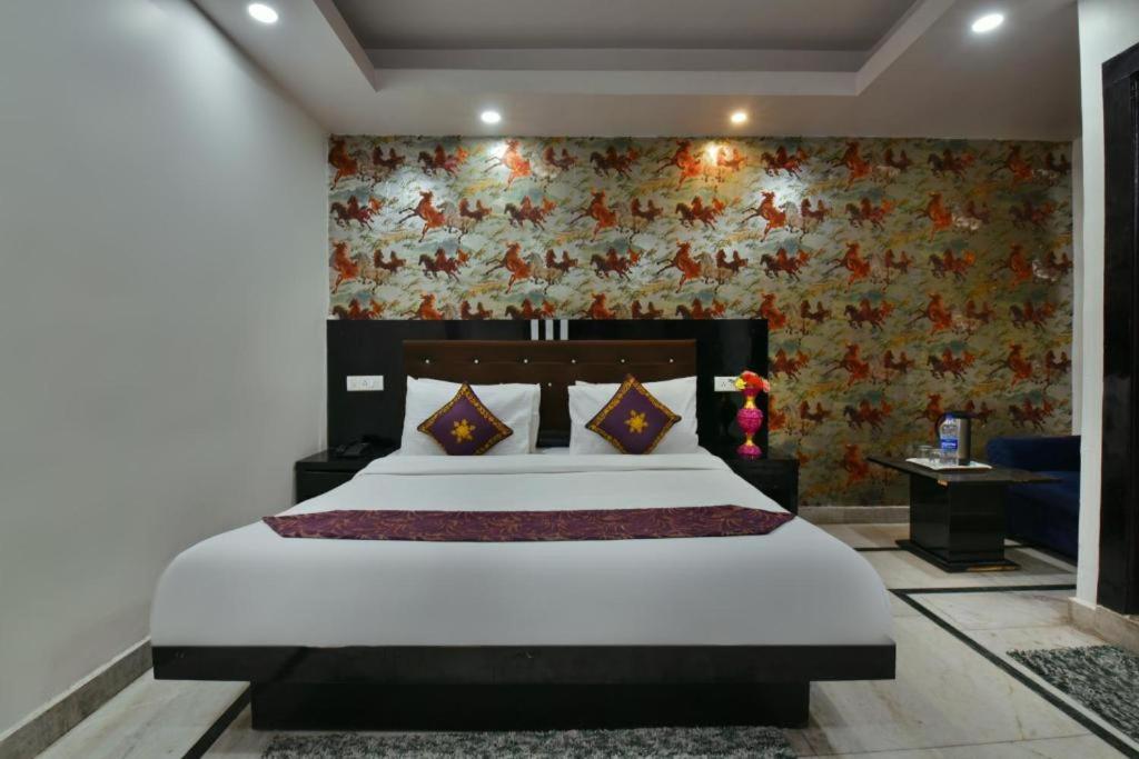 Glace Stay Inn Near Igi Airport Нью-Дели Экстерьер фото