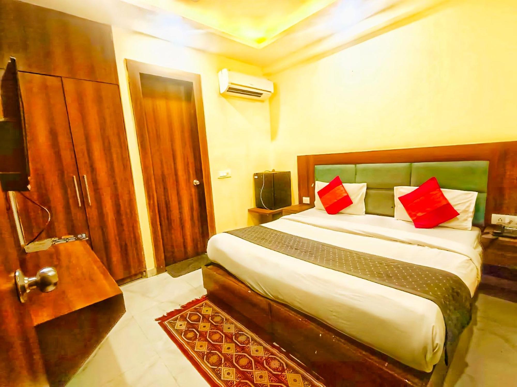 Glace Stay Inn Near Igi Airport Нью-Дели Экстерьер фото